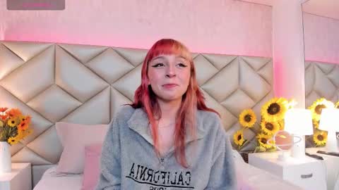 Snapshot of dafnne_hall chatting on 11/25/25, 04:12 Dafnne online show from 11/25/25, 04:12