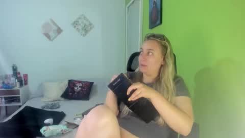 Dahia online show from 10/15/25, 08:47