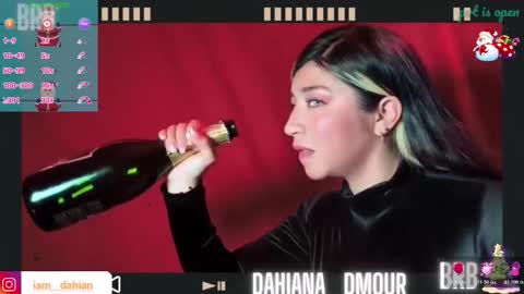 Dahiana  online show from 12/15/25, 12:09