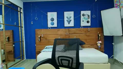  Dahiana  online show from 11/18/25, 08:35