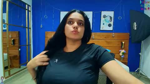  Dahiana  online show from 11/22/25, 08:08