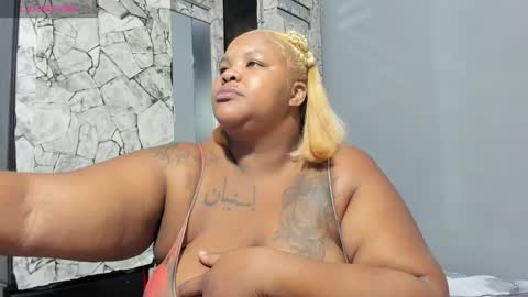 Snapshot of dahianajoss chatting on 01/28/25, 02:43 Ebony Sex Dahian online show from 01/28/25, 02:43