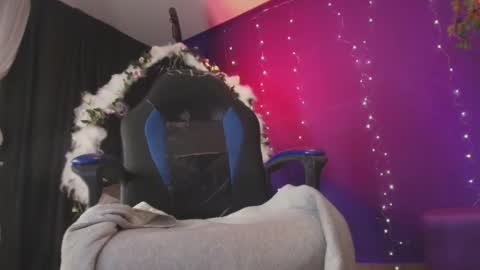 Dahlia online show from 10/28/25, 01:42