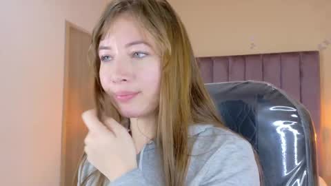 Dahlia online show from 04/04/26, 06:55