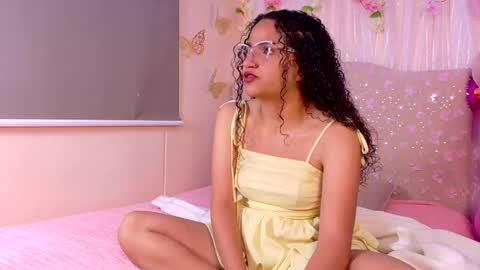 Snapshot of dahliabrowniee chatting on 04/16/26, 04:35 Dahli online show from 04/16/26, 04:35