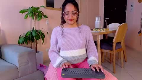 Snapshot of dahliabrowniee chatting on 04/23/26, 08:44 Dahli online show from 04/23/26, 08:44