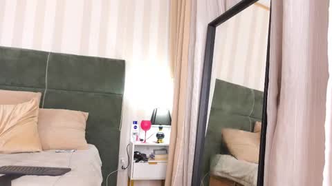 Snapshot of dahliaroses chatting on 10/30/25, 02:02 Dahlia Rose online show from 10/30/25, 02:02