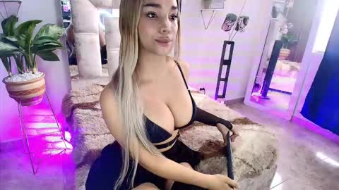 dahnia_cruz online show from 11/26/25, 03:46