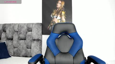 Snapshot of dahnna_squirt chatting on 04/21/26, 03:35 Dahana online show from 04/21/26, 03:35