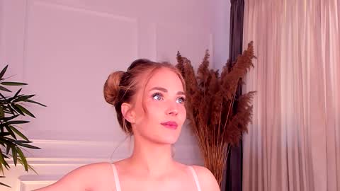 Snapshot of dahraveyne chatting on 03/10/26, 07:46 Deea online show from 03/10/26, 07:46