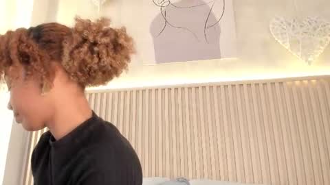 Snapshot of daiana_curly chatting on 07/11/26, 10:33 Daiana online show from 07/11/26, 10:33