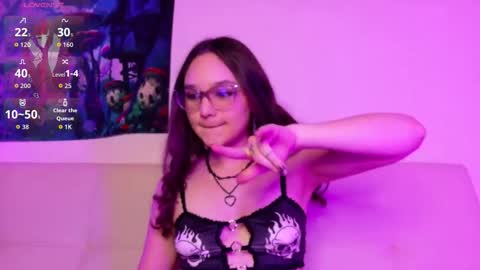 Snapshot of daihanae_ chatting on 10/18/25, 12:57 Natalia online show from 10/18/25, 12:57