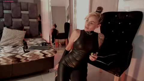  D A I L A  online show from 05/04/26, 08:27