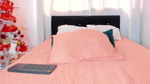 Snapshot of dailasmith chatting on 12/15/24, 06:04 Daila Smith  online show from 12/15/24, 06:04