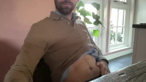 Snapshot of dailybully chatting on 04/06/26, 06:25 Your daily dose online show from 04/06/26, 06:25