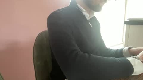 Snapshot of dailybully chatting on 04/10/26, 09:14 Your daily dose online show from 04/10/26, 09:14