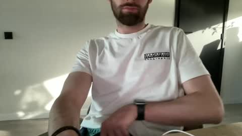 Snapshot of dailybully chatting on 05/26/26, 05:42 Your daily dose online show from 05/26/26, 05:42