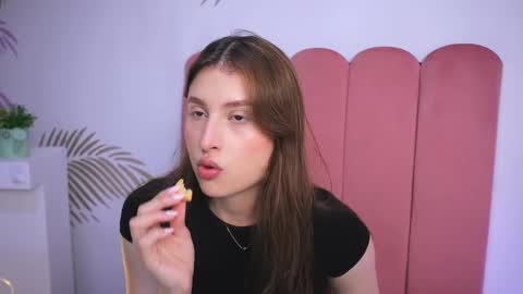 Snapshot of daisha_riley chatting on 02/28/25, 12:09 Lauren            online show from 02/28/25, 12:09