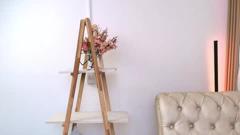 Snapshot of daisha_riley chatting on 02/28/25, 09:23 Lauren            online show from 02/28/25, 09:23