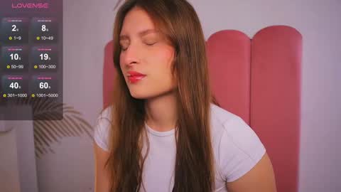 Snapshot of daisha_riley chatting on 03/05/25, 12:33 Lauren            online show from 03/05/25, 12:33