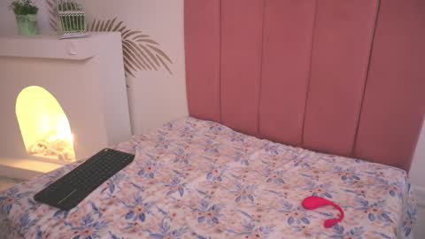 Snapshot of daisha_riley chatting on 03/06/25, 03:45 Lauren            online show from 03/06/25, 03:45