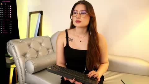 Snapshot of daisha_riley chatting on 10/21/25, 01:56 Lauren            online show from 10/21/25, 01:56