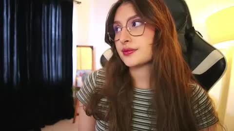 Lauren            online show from 11/25/25, 03:01