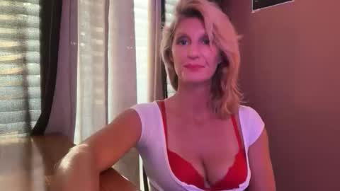 Daisy137 online show from 12/16/25, 08:58