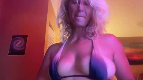 Snapshot of daisy9kat chatting on 05/01/26, 12:04 Daisy137 online show from 05/01/26, 12:04