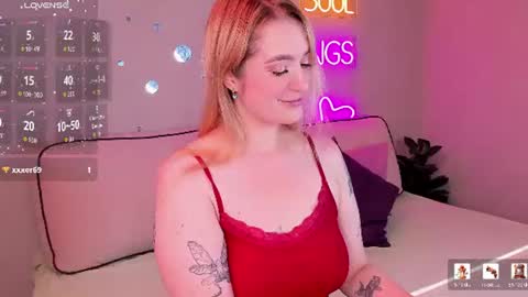Snapshot of daisy_beckerr chatting on 07/19/26, 09:24 Viickie online show from 07/19/26, 09:24