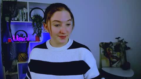 Little Di online show from 10/31/25, 02:23