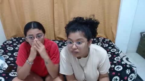 Snapshot of daisy_hot_x chatting on 10/21/25, 12:00 Daisy hot x online show from 10/21/25, 12:00