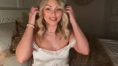 Snapshot of daisydreams_cumtrue chatting on 02/09/26, 10:14 Daisy Dreams online show from 02/09/26, 10:14