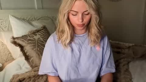 Snapshot of daisydreams_cumtrue chatting on 02/15/26, 10:50 Daisy Dreams online show from 02/15/26, 10:50