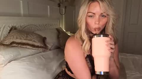 Snapshot of daisydreams_cumtrue chatting on 03/01/26, 10:12 Daisy Dreams online show from 03/01/26, 10:12