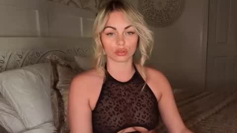 Snapshot of daisydreams_cumtrue chatting on 03/22/26, 10:02 Daisy Dreams online show from 03/22/26, 10:02