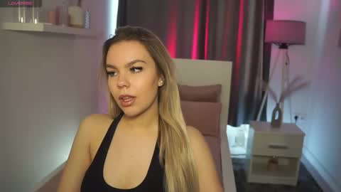 Snapshot of daisyeverly chatting on 02/08/26, 11:35 Daisy online show from 02/08/26, 11:35