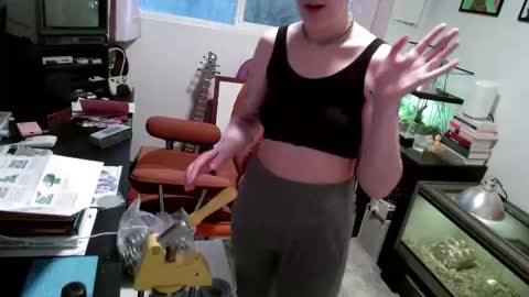 Snapshot of daisymynx chatting on 03/20/26, 01:21 daisymynx online show from 03/20/26, 01:21