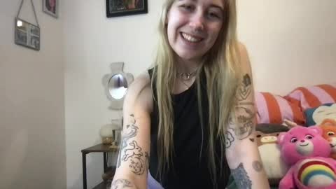 Snapshot of daisymynx chatting on 03/25/26, 12:27 daisymynx online show from 03/25/26, 12:27