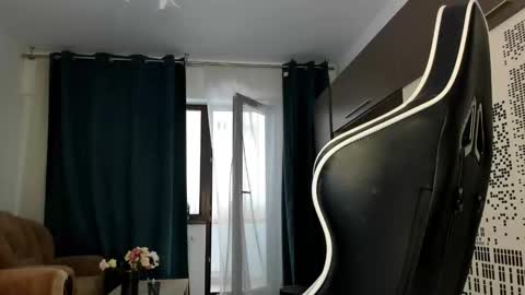 Snapshot of daisysland chatting on 03/19/26, 11:36 Beatrice online show from 03/19/26, 11:36