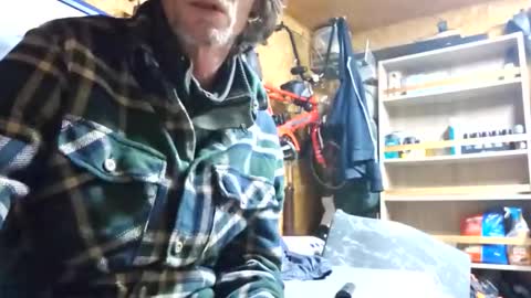 Snapshot of daiwants2fku chatting on 10/27/25, 09:52 dave online show from 10/27/25, 09:52