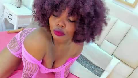 Snapshot of dakhota___ chatting on 10/18/25, 11:33 Brisa   online show from 10/18/25, 11:33