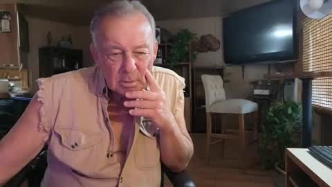 Snapshot of dakit2 chatting on 09/14/25, 07:24 dakit online show from 09/14/25, 07:24