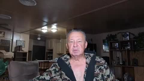Snapshot of dakit2 chatting on 09/28/25, 01:27 dakit online show from 09/28/25, 01:27