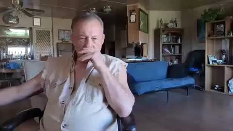 Snapshot of dakit2 chatting on 10/04/25, 07:34 dakit online show from 10/04/25, 07:34