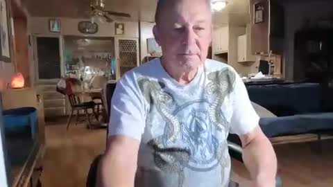 Snapshot of dakit2 chatting on 11/16/25, 03:39 dakit online show from 11/16/25, 03:39