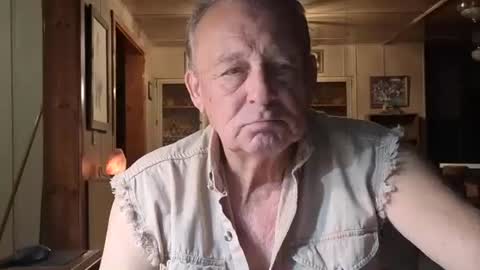 Snapshot of dakit2 chatting on 11/27/25, 01:18 dakit online show from 11/27/25, 01:18