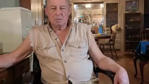 Snapshot of dakit2 chatting on 12/13/25, 07:53 dakit online show from 12/13/25, 07:53