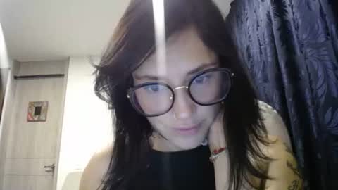 Snapshot of dakota01_ chatting on 03/05/25, 01:42 IG dakotasofiaa online show from 03/05/25, 01:42