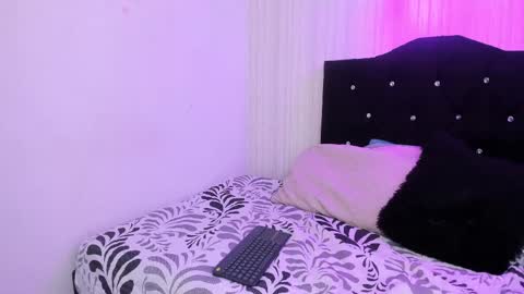 Dakota and Valerie online show from 02/22/25, 04:18